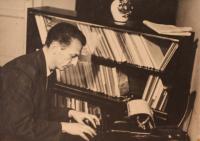 Otec Karel Černý (1913–1985) v nakladatelství SNDK
