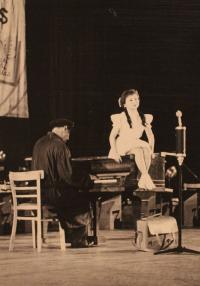 s Emanem Fialou ve hře Pozor nahráváme - rok 1955