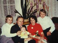 Rok 1976, Olomouc, rodina Veselých po narození třetího syna