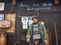 Bedřich Pingutzer před hudebním klubem