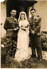 Svatba mjr. Vaculíka v Anglii v roce 1944, o které se Sedláček zmiňuje ve svém deníku