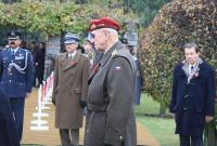 Tomáš Sedláček na vzpomínkovém aktu na spojeneckém hřbitově na Olšanech - listopad 2009