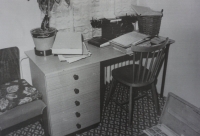 Fotografie pořízená Státní bezpečností při domovní prohlídce u Michala Mrtvého