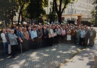 Fotografie ze setkání členů IV. roty PTP, do které patřil i pamětník František Možný.