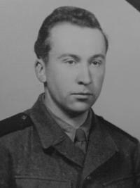 Pamětník František Možný na dobové fotografii v uniformě PTP.