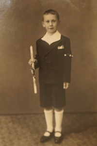 Pamětník František Možný na fotografii z prvního svatého přijímání.