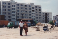 The Stibors in Prague in 1992. In the 1990s, the Stibor stayed alternately in Canada and the Czech Republic. In 1992, they bought a new apartment in the Barrandov housing estate in Prague. Mrs. Stiborová lives here to this day.