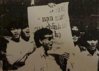 Lidskoprávní protesty v 90. letech (Cuong vlevo nahoře)