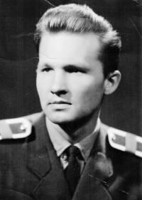 Na vojenské akademii.