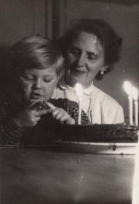 Maminka manželky Ireny s vnukem