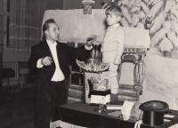 Syn Richard při představení