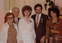 Kamila Karníková se synem Jiřím, jeho ženou a jejími rodiči