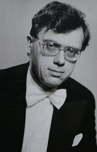 Reginald Kefer in a period photograph