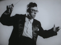 Reginald Kefer in a period photograph in a conductor's pose