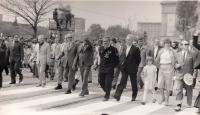 Přemysl Pekárek v prvomájovém průvodu v Ostravě / kolem roku 1978