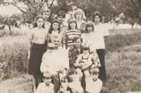 1976 - Jan s manželkou a dětmi