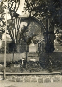 Poválečná podoba pomníku T. G. Masaryka v Kostelci