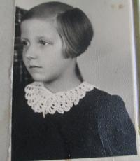 Emilie Rathová as an elementary school girl