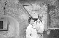 Jarmila (vlevo) a Bohumil (vpravo) Svobodovi krátce po skončení války