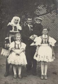 1955 - Antonia with her husband and three children