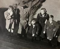 Rodina Jírů na Karlově mostě, Jiří vpravo, asi 1958