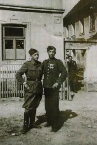 Vlk Radomír - vlevo