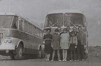 Pamětník Antonín Pospíšil na fotografii třetí zleva na pouti s farníky do Čenstochové.