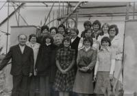 Pamětník Antonín Pospíšil nejspíše se schólou v Dlouhomilově.