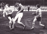 Na hřišti Nové Hutě, Jurček mezi obránci