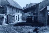 Dvůr statku v roce 1989