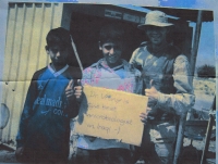 Chlapci z irácké Basry, fotokoláž, 2003 