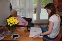 Lola se svou pravnučkou Ivou, Ostrava, 2014