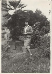 babička trápící se pro dědu,který fáral v dolech