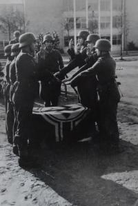 Přísaha. Lodž 1943.