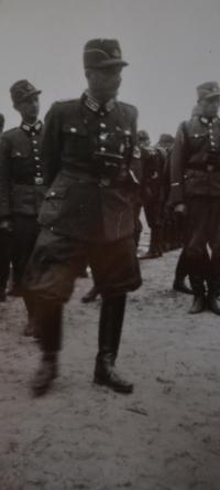 Velitel Bedřichova oddílu Arbeitsdienstu. Lodž 1943.