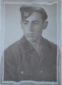 Bedřich v uniformě R. A. D.