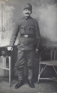 Bedřichův otec v uniformě C. a K. Armády 1914.
