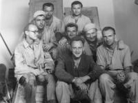 Skupina muklů na pracovišti Teplička u Horního Slavkova v r. 1952 (Josef Plocek vlevo dole)