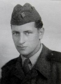 Stanislav Pazderka v PTP v roce 1954 v Pardubicích 