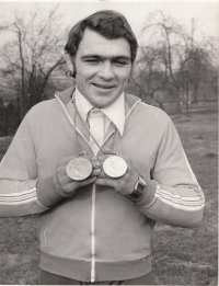 S medailemi, 1977