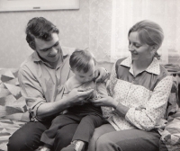 S rodinou, cca 1974
