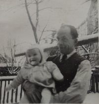 Tatínek s vnukem Rudou, 1952