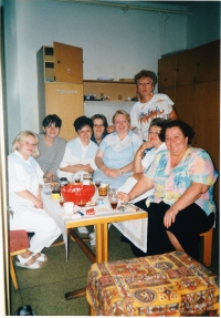 Jiřina Kovářová with the staff of the retirement home