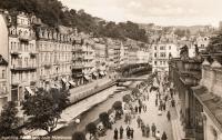 Babiččin obchod s korsety na karlovarské promenádě, před 1938
