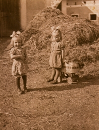 Sestry Inge a Maria Frank, Potočiště, 1943