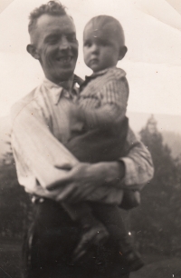 Herbert Meinl se svým otcem, 1942