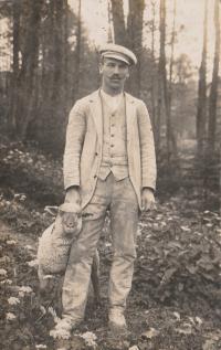 Děda Josef Flekal, mlynář a knihovník, Ledeč nad Sázavou, Vysočina asi 1920