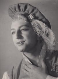 Tatínek Jiří Samek v roli prince ve hře Růžové poupě