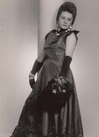 Babička Ludmila Samková (matka od otce Josefa Všelicha)