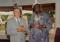 Pamětník Vladimír Klíma na fotografii z Afriky, kde působil jako velvyslanec v letech 1995 až 1999.